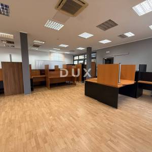 RIJEKA, ŠIRI CENTAR - uredski prostor u poslovnoj zgradi