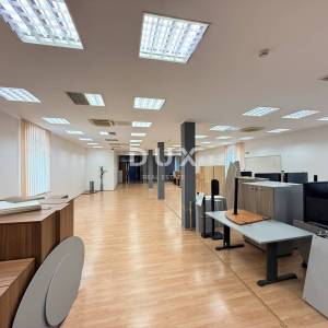 RIJEKA, ŠIRI CENTAR - uredski prostor u poslovnoj zgradi