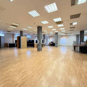 RIJEKA, ŠIRI CENTAR - uredski prostor u poslovnoj zgradi