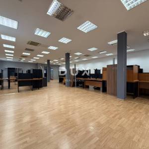 RIJEKA, ŠIRI CENTAR - uredski prostor u poslovnoj zgradi