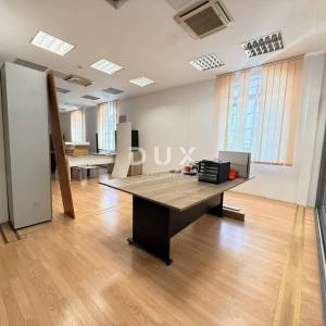 RIJEKA, ŠIRI CENTAR - uredski prostor u poslovnoj zgradi