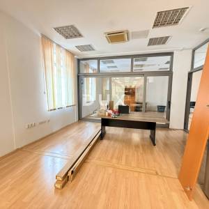 RIJEKA, ŠIRI CENTAR - uredski prostor u poslovnoj zgradi