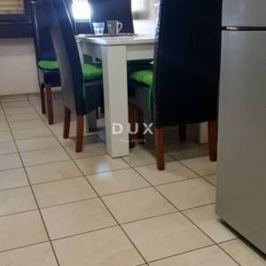 RIJEKA, ŠKURINJE – Prostran stan u neboderu s panoramskim pogledom