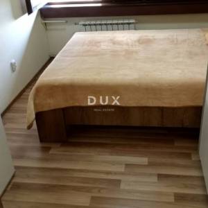 RIJEKA, ŠKURINJE – Prostran stan u neboderu s panoramskim pogledom