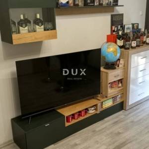 RIJEKA, ŠKURINJE – Prostran stan u neboderu s panoramskim pogledom