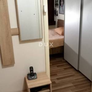 RIJEKA, ŠKURINJE – Prostran stan u neboderu s panoramskim pogledom