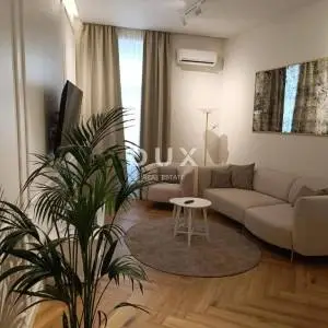 RIJEKA, STROGI CENTAR - stan 2S+DB s balkonom na odličnoj lokaciji! PRILIKA!