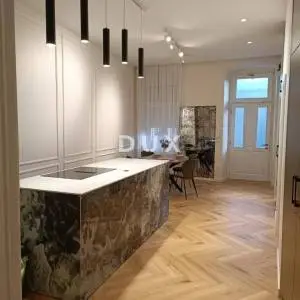 RIJEKA, STROGI CENTAR - stan 2S+DB s balkonom na odličnoj lokaciji! PRILIKA!