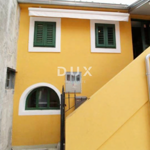 RIJEKA, TRSAT - Top lokacija – kuća za život, posao ili investiciju, 80m2