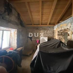 RIJEKA, VIŠKOVO - kuća i gospodarska zgrada + dvorište s pogledom na more! PRILIKA!