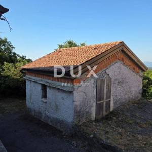 RIJEKA, VIŠKOVO - kuća i gospodarska zgrada + dvorište s pogledom na more! PRILIKA!