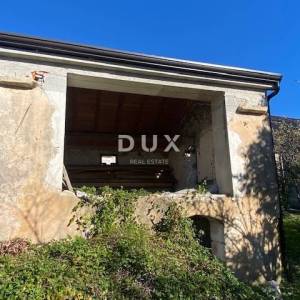 RIJEKA, VIŠKOVO - kuća i gospodarska zgrada + dvorište s pogledom na more! PRILIKA!