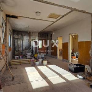 RIJEKA, VOJAK - Kuća s pogledom na more u fazi adaptacije, 160m2