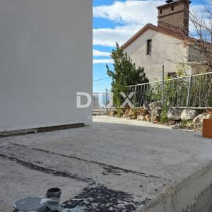 RIJEKA, VOJAK - Kuća s pogledom na more u fazi adaptacije, 160m2