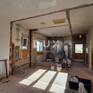 RIJEKA, VOJAK - Kuća s pogledom na more u fazi adaptacije, 160m2