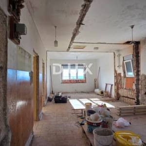 RIJEKA, VOJAK - Kuća s pogledom na more u fazi adaptacije, 160m2