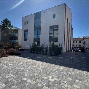 ROVINJ - DVOETAŽNI APARTMAN S PREKRASNIM POGLEDOM NA MORE (E)