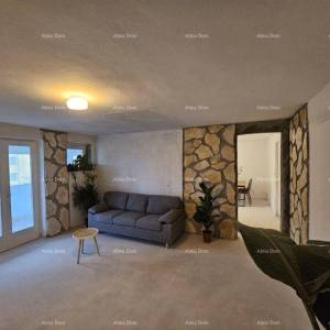 Rovinj: Nekretnina u blizini plaže, okružena borovom šumom