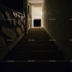 Rovinj: Nekretnina u blizini plaže, okružena borovom šumom