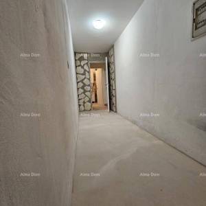 Rovinj: Nekretnina u blizini plaže, okružena borovom šumom