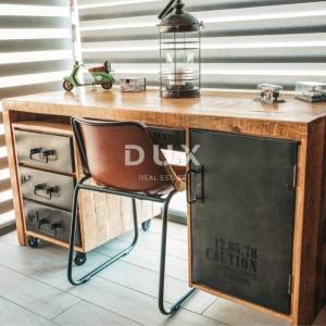 SAMOBOR, GIZNIK - Prilika! Moderna kuća s terasom, jacuzzijem, garažom i panoramskim pogledom!