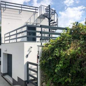 SAMOBOR, GIZNIK - Prilika! Moderna kuća s terasom, jacuzzijem, garažom i panoramskim pogledom!