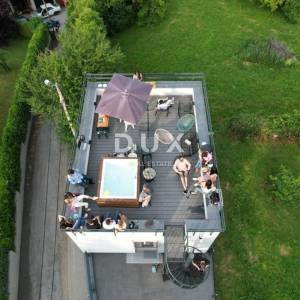 SAMOBOR, GIZNIK - Prilika! Moderna kuća s terasom, jacuzzijem, garažom i panoramskim pogledom!