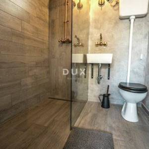 SAMOBOR, GIZNIK - Prilika! Moderna kuća s terasom, jacuzzijem, garažom i panoramskim pogledom!