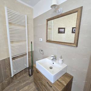 Samostojeća kuća na velikoj parceli s grijanim bazenom!