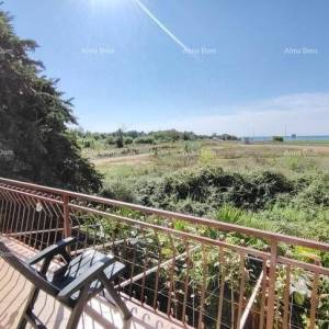 Samostojeća kuća, prvi red do mora! Novigrad.