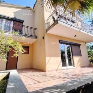 Samostojeća kuća, prvi red do mora! Novigrad.