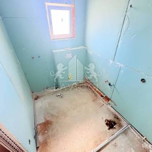 Samostojeća kuća s 2 apartmana novogradnja - Vrsi