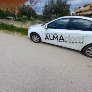 SAMOSTOJEĆA KUĆA S POMOĆNIM OBJEKTOM I PROSTRANOM OKUĆNICOM U ZAPADNOJ ISTRI