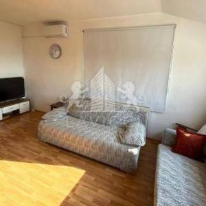 Samostojeća kuća s velikom okućnicom, 1. red do mora - LJUBAČ