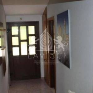 Samostojeća kuća s velikom okućnicom, 1. red do mora - LJUBAČ