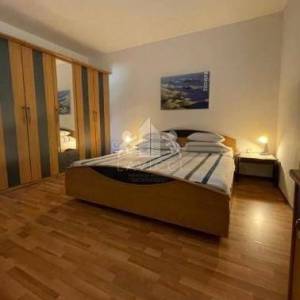 Samostojeća kuća s velikom okućnicom, 1. red do mora - LJUBAČ