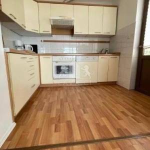 Samostojeća kuća s velikom okućnicom, 1. red do mora - LJUBAČ