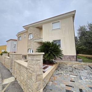 Samostojeća obiteljska kuća,Medulin! Lokacija fantastična!