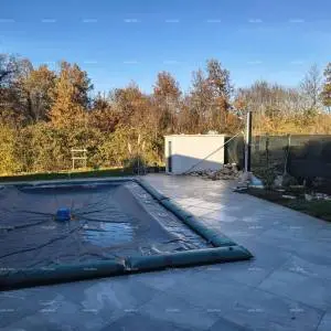 Samostojeća prizemnica s bazenom!