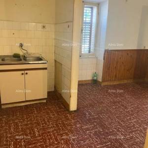 Šarmantna kuća u Vrsaru s potencijalom za preuređenje blizu obale