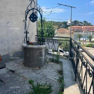 Šarmantna kuća u Vrsaru s potencijalom za preuređenje blizu obale