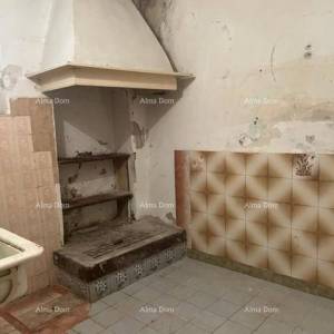 Šarmantna kuća u Vrsaru s potencijalom za preuređenje blizu obale