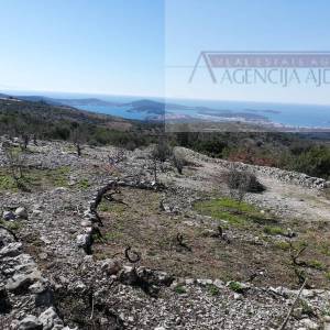 Šibenik Rogoznica 5636 m2 sa kućicom, pogled na more!