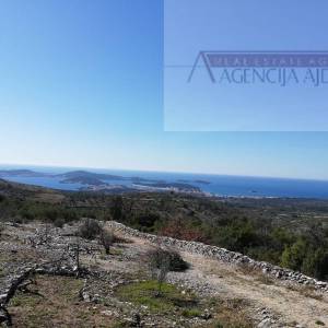 Šibenik Rogoznica 5636 m2 sa kućicom, pogled na more!