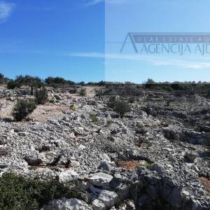 Šibenik Rogoznica 5636 m2 sa kućicom, pogled na more!