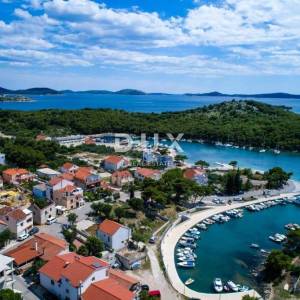 ŠIBENIK, SOVLJE - Građevinsko zemljište 903 m², 450m od mora