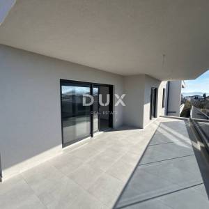 ŠIBENIK, TRIBUNJ – Dvosoban stan u novogradnji sa pogledom na more! PRILIKA!