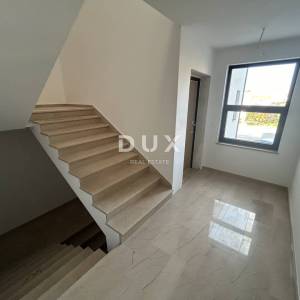 ŠIBENIK, TRIBUNJ – Prostrani trosoban stan u novogradnji! PRILIKA!