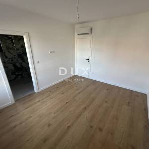 ŠIBENIK, TRIBUNJ – Prostrani trosoban stan u novogradnji! PRILIKA!