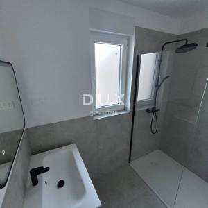 ŠIBENIK, TRIBUNJ - Stan u prizemlju kvalitetne novogradnje